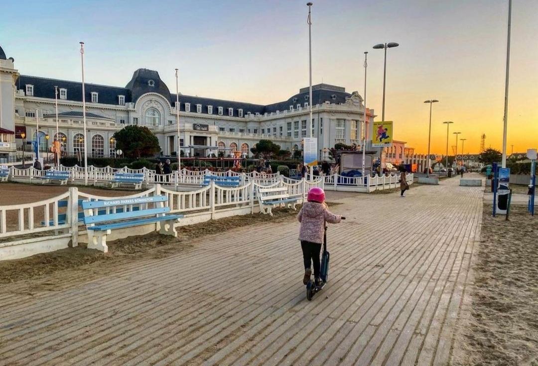 Le Grand Large "Superbe Studio Piscine Chauffee Du 1 Juin Au 15 Septembre" Trouville-sur-Mer Exterior photo